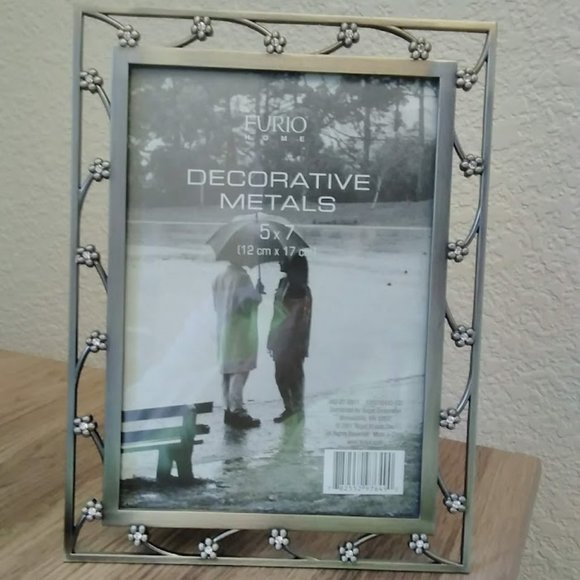 5 X 7 Decorative Metal Frame- NWOT - Picture 1 of 3